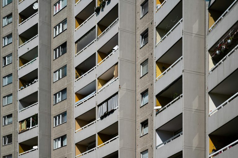 Vertical Nomadism: Skyscraper-Hopping in Megacity Micro-Apartments