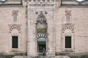 AR Heritage Tours: Walking with Ancient Romans via Smart Glasses