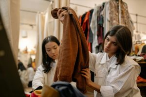 Artisan Shopping Concierges: Human Curators for Beservice Experiences