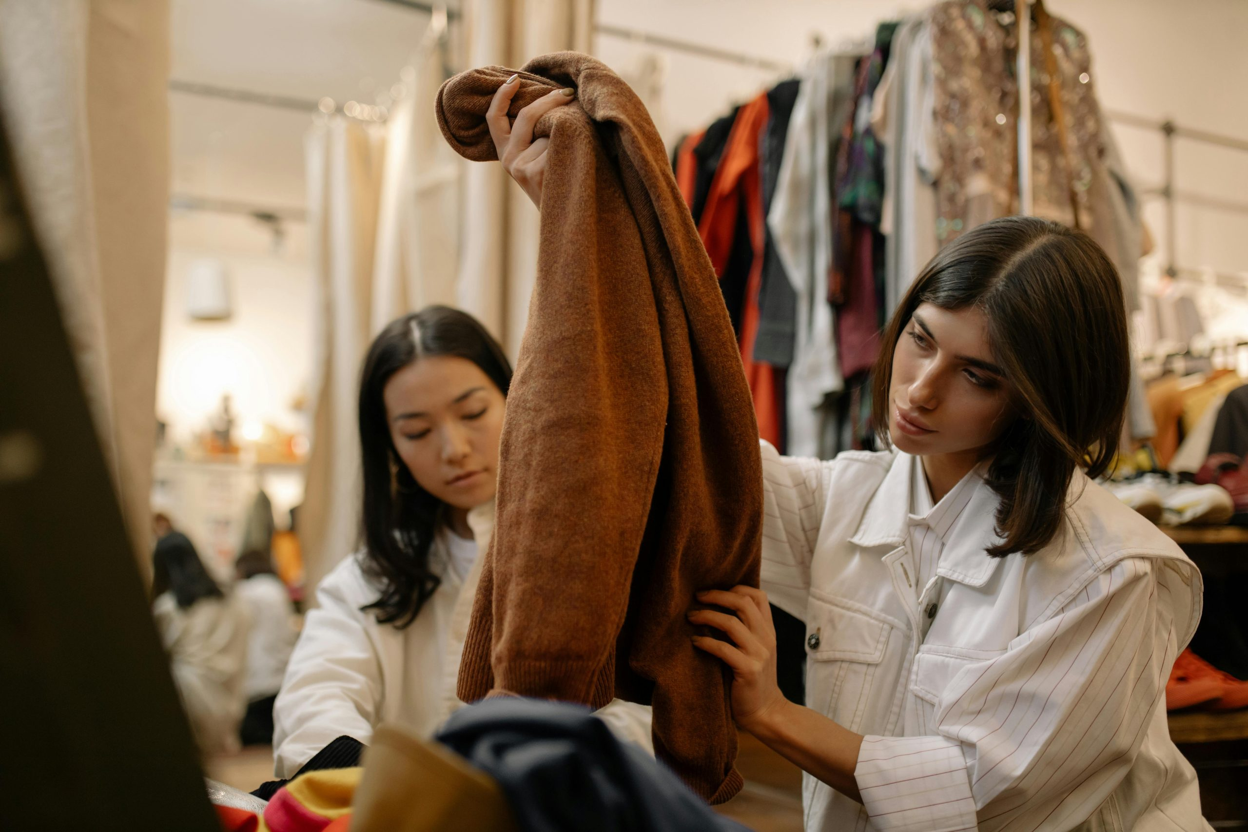 Artisan Shopping Concierges: Human Curators for Beservice Experiences