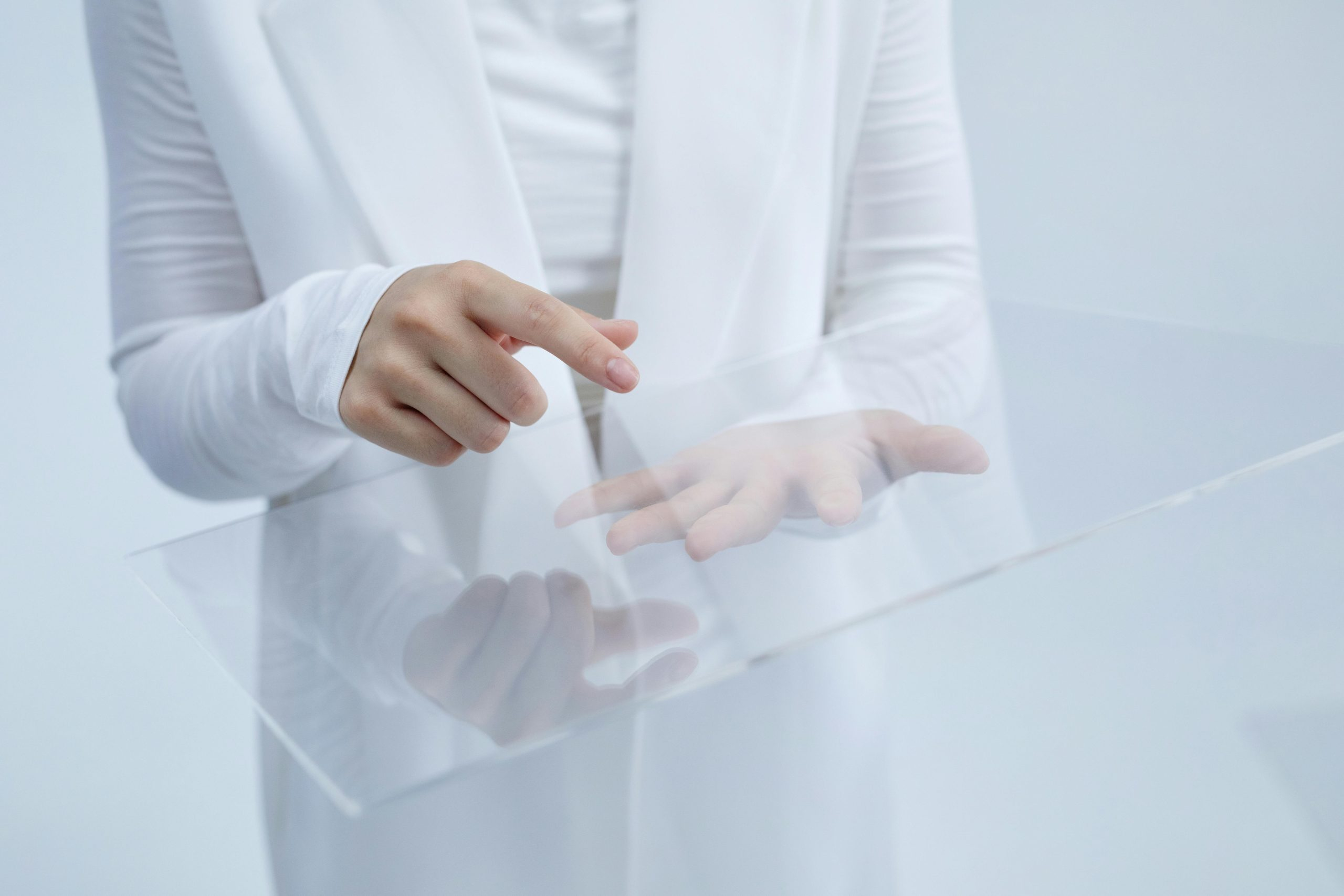Holographic Fitting Rooms: Virtual Try-Ons Powered by AI Body Scans