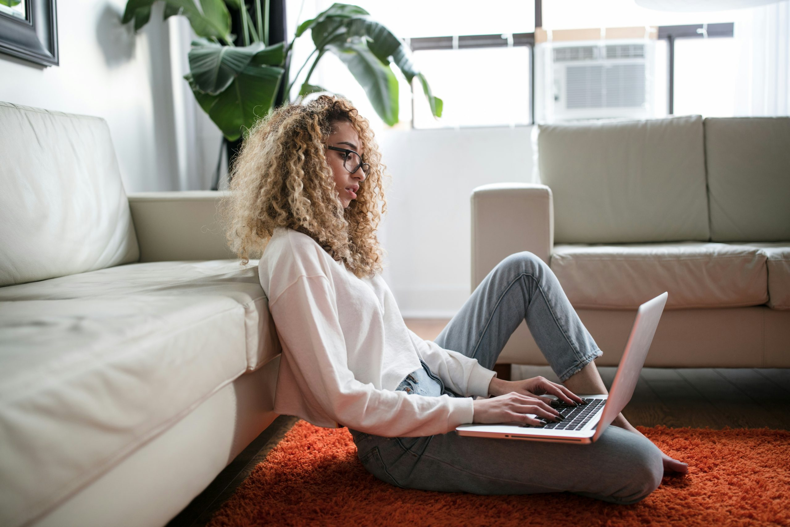 Hover Home Offices: Detachable Workspaces Floating Above Yards