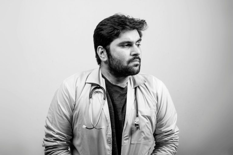 Biometric Mansions: Facial Recognition Entry & Mood-Adaptive Lighting