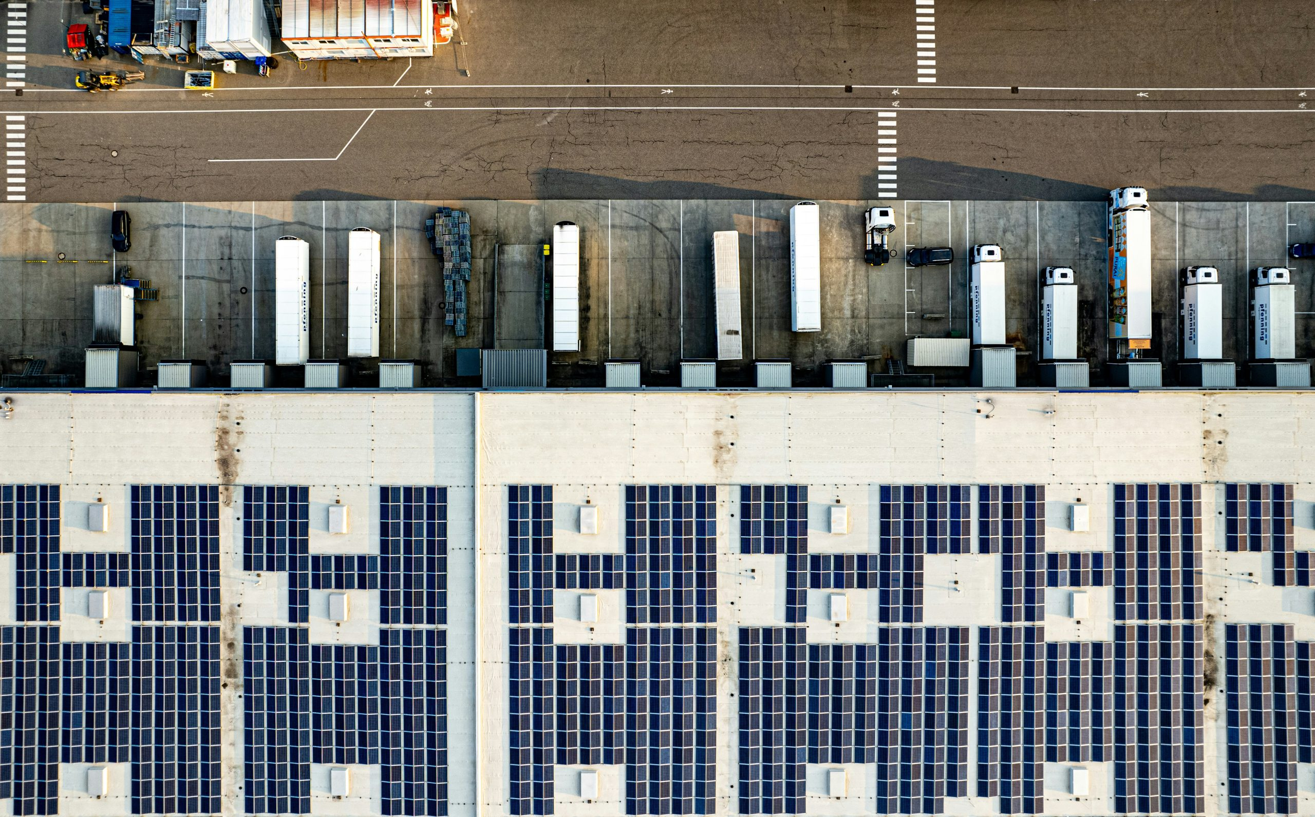 Algae-Coated Roofs: Bio-Solar Panels Generating Power and Oxygen